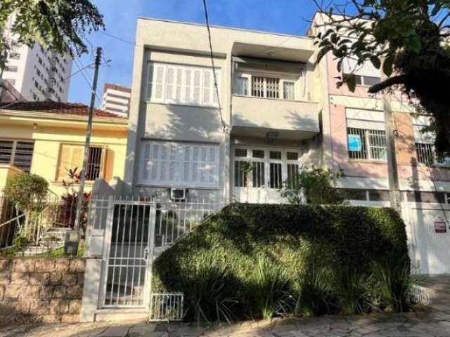 NA AMELIA TELLES, &lt;BR&gt;Ótimo apartamento à venda no bairro Petrópolis, em Porto Alegre. Possui 2 dormitórios, sendo uma suíte, 1 banheiro social, área privativa de 57.4m² e área total de 61m². O 