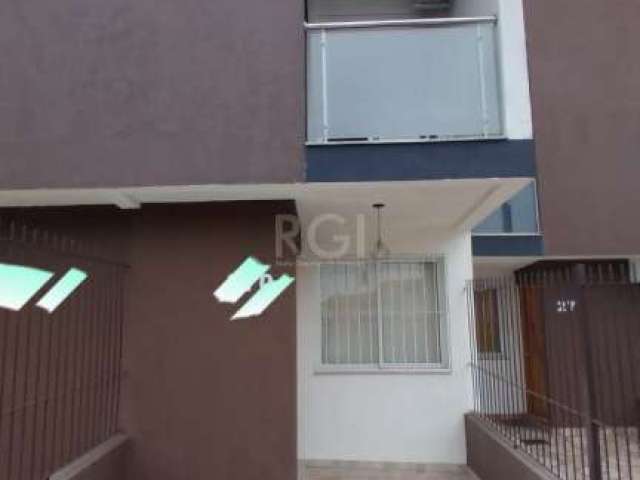 Lindo Sobrado dois dormitórios  duas suítes closet  um com sacada , bem Arejados  mais um lavabo , sala enorme ,cozinha, Pátio nos fundos Área de serviço, edícula com churrasqueira, uma vaga de garage