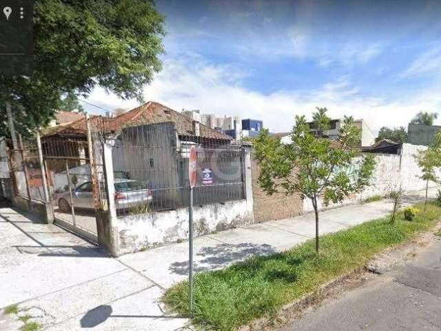 Excelente terreno a venda no Partenon com 300,00 mtsº,  O terreno tem 10 mtsº de frente x 30,08mtsº de comprimento. Em rua tranquila, próximo ao Bourbon Ipiranga. Contate corretor licenciado.