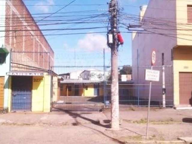 Dois terrenos no Bairro Centro da Cidade de Alvorada/RS.&lt;BR&gt;Terreno em formato de 'L', sendo um localizado na Av. Presidente Getúlio Vargas e o outro na Av. Pátria.&lt;BR&gt;Um mede 11