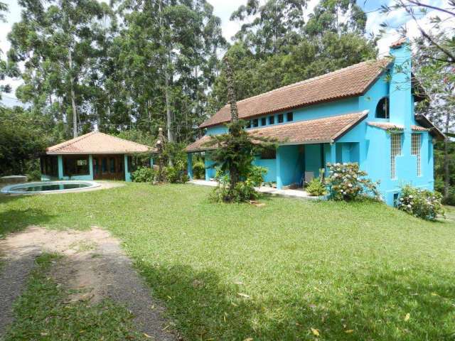 Sítio no Bairro Passo do Vigário em Viamão.&lt;BR&gt;Imóvel com quatro dormitórios, sendo um suíte, duas salas, duas cozinhas, quatro banheiros, área de serviço, quintal, quiosque, churrasqueira, casa