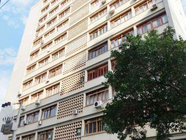 Apartamento no Centro de Canoas.&lt;BR&gt;Imóvel com três dormitórios, sala, cozinha, banheiro, lavabo, área de serviço, copa, despensa, churrasqueira, depósito e sacada.&lt;BR&gt;Prédio com dois elev