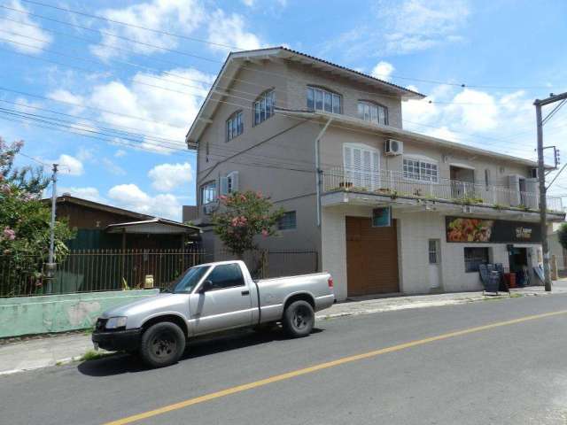 Casa á venda no Jardim Universitário na Santa Isabel em Viamão.&lt;BR&gt;Imóvel com espaço comercial no primeiro andar, segundo andar, casa com sala de estar, sala de jantar, três dormitórios, sendo u