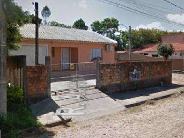 Casa a venda no bairro Jardim Fiúza em Viamão.&lt;BR&gt;&lt;BR&gt;Imóvel com sala, cozinha, banheiro, dois dormitórios, garagem coberta, pátio amplo todo com piso, atrás um anexo com lavanderia e quio