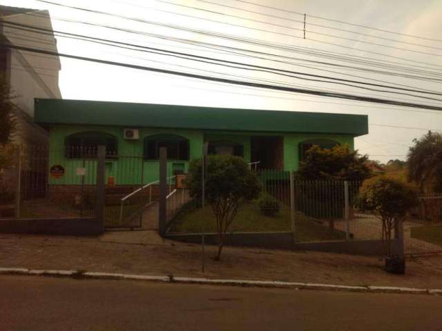 Casa para moradia ou comercial a venda no Centro de Viamão.&lt;BR&gt;&lt;BR&gt;Casa ampla na frente com seis peças, dois banheiros, garagem coberta, nos fundos um anexo amplo com banheiro e churrasque