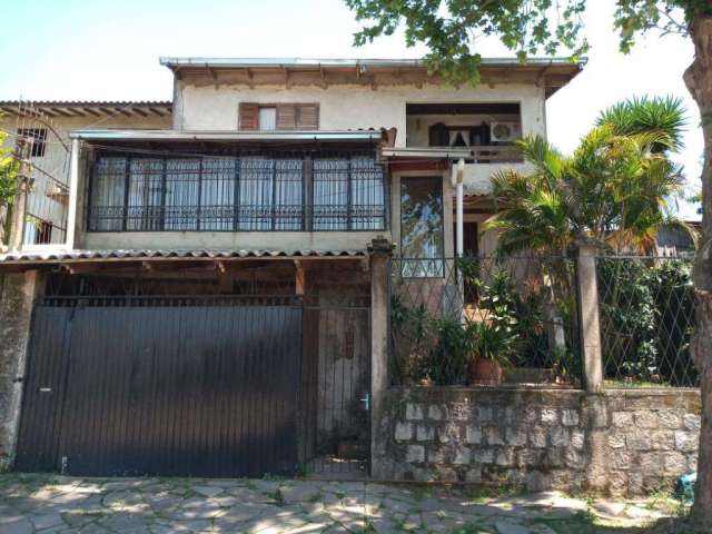 Casa na Santa Cecilia em Viamão.&lt;BR&gt;Imóvel com dois dormitórios, sendo um deles suíte e podendo ser feito até quatro dormitórios, três banheiros, duas salas, sala de jantar, cozinha, área de ser