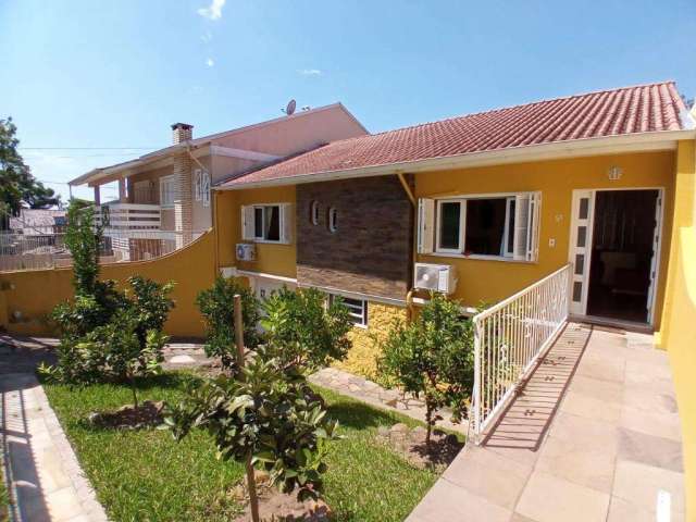 Casa á venda no bairro Tarumã de Viamão.&lt;BR&gt;Imóvel com três dormitórios, sendo um com suíte, closet, sala de estar, churrasqueira, adega, garagem fechada, jardim de inverno, ar condicionado, aqu