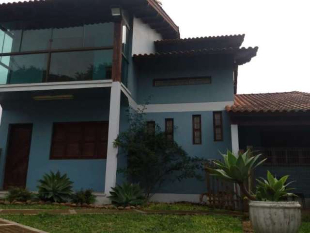 Casa no bairro Tarumã em Viamão.&lt;BR&gt;Imóvel com sala ampla, cozinha, sala de jantar, quatro banheiros, três dormitórios, uma suíte, lavanderia, duas vagas de garagem cobertas, portão eletrônico, 