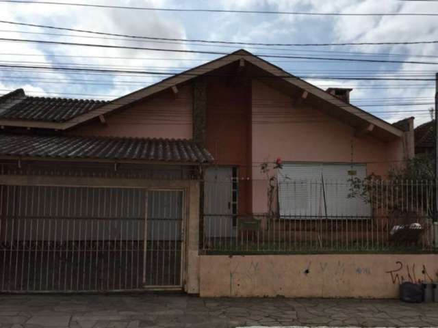 Casa á venda no bairro Santa Isabel em Viamão&lt;BR&gt;&lt;BR&gt;Imóvel de três dormitórios, sala, cozinha, banheiro, lareira e salão com churrasqueira.