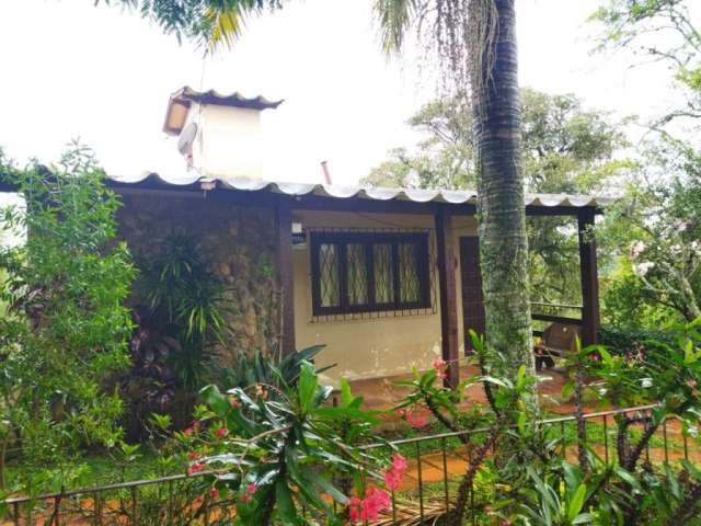 Casa no bairro Tarumã em Viamão.&lt;BR&gt;&lt;BR&gt;Imóvel com sala, cozinha, três dormitórios sendo um suíte, dois banheiros, sacada com vista privilegiada, garagem para dois carros, porão,  pátio gr