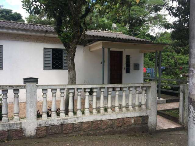 Casa com 5 dormitórios no Centro de Viamão.&lt;BR&gt;Imóvel de cinco dormitórios, sala e cozinha, três banheiros, lavanderia, garagem e espaço para um comércio.