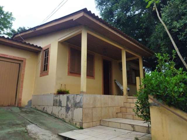 Casa no bairro Krehe em Viamão.&lt;BR&gt;&lt;BR&gt;Imóvel com sala, cozinha, três dormitórios, sendo um suíte, dois banheiros, área de serviço, garagem coberta e anexo nos fundos.