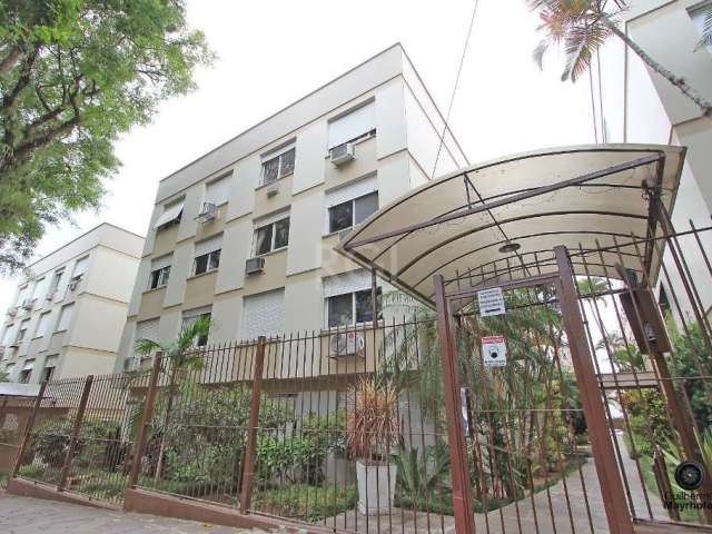 Vende-se apartamento desocupado, ótimo com 2 dormitórios, reformado, semi mobiliado,  com uma vaga de garagem coberta  e escriturada, living amplo em 2 ambientes, cozinha montada, dependência de empre