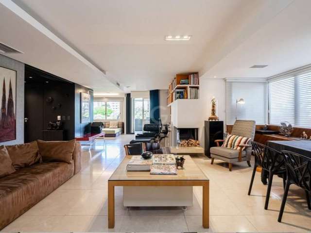 Vende-se excelente apartamento  mobiliado de 3 quartos/dormitórios sendo os 3 com suíte no bairro Auxiliadora. Com living para 3 ambientes, ar Split, sacada aberta com vista panorâmica, 5 banheiros, c