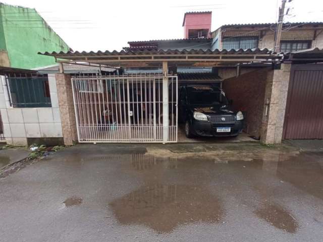 Ótima casa no bairro Campo Novo, com 3 dormitórios, amplo living, cozinha americana com passa pratos com uma linda pedra na bancada, piso porcelanato, um lavabo na parte de baixo e um banheiro com box