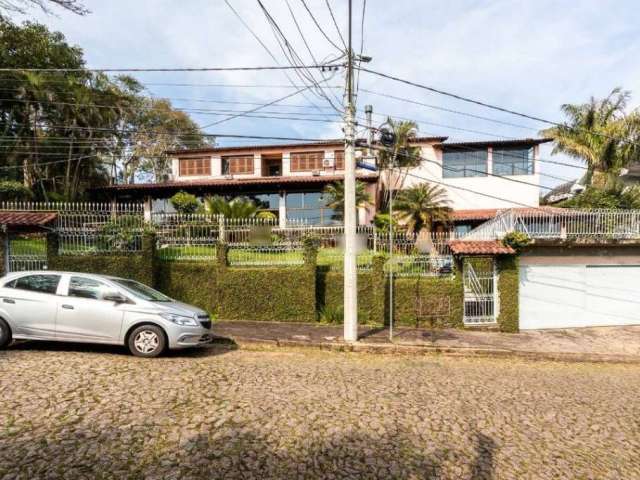 Residência espetacular  com lindíssima vista para para o guaíba!!&lt;BR&gt;05 dormitórios sendo 01 suíte com closet e hidro, living 04 ambientes, lareira, cozinha planejada, banheiros socias, área de 