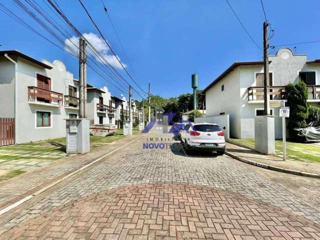 Sobrado de condomínio na Granja com 2 dorms e 2 vagas. Condo com lazer!