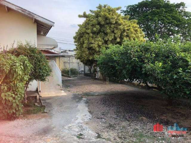 Casa a venda no centro em Vinhedo.