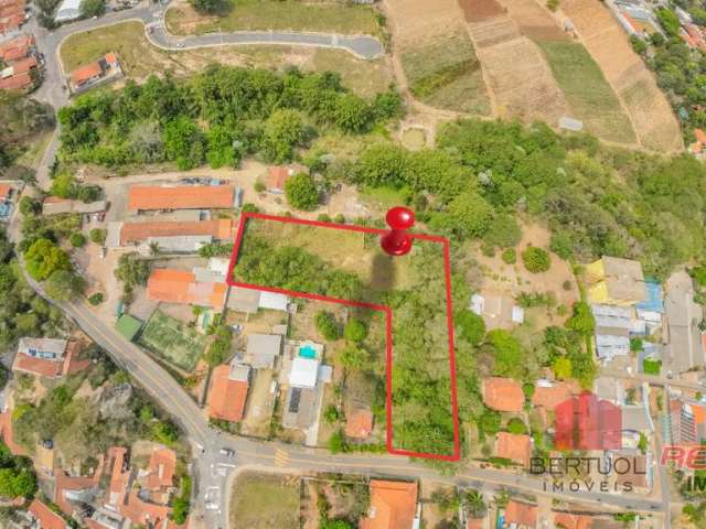 Terreno/Área localizado no Pinheirinho para uso comercial/residencial