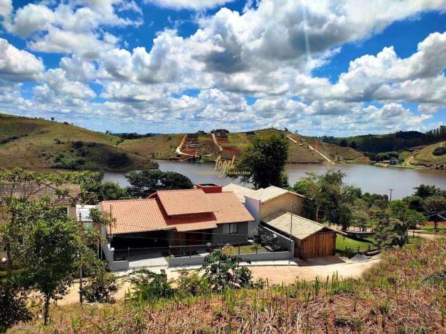 Barbosa Lage - Excelente Casa Linear em Condomínio - 3/4 (2 Suítes) - Lindo Acabamento - Amplo Espaço - 4 Vagas