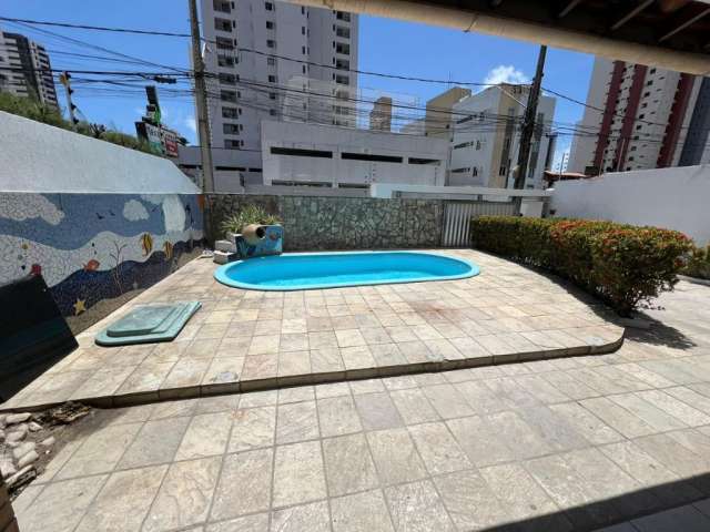 VENDE-SE excelente casa 1andar, medindo 350m2 no bairro de Manaíra, João Pessoa-PB.