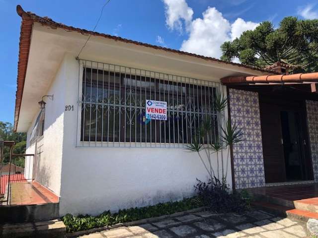 Casa 250m² 5Qtºs, 2Vagas, Iúcas,