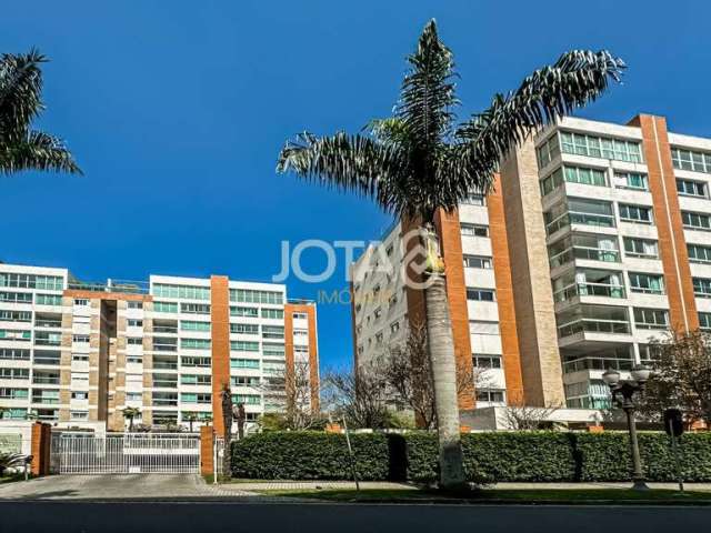 Apartamento com 3 suítes em condomínio clube - J8