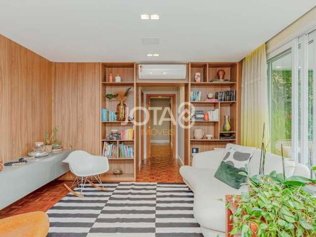 Apartamento no Cabral com 3 quartos e 2 vagas - J8