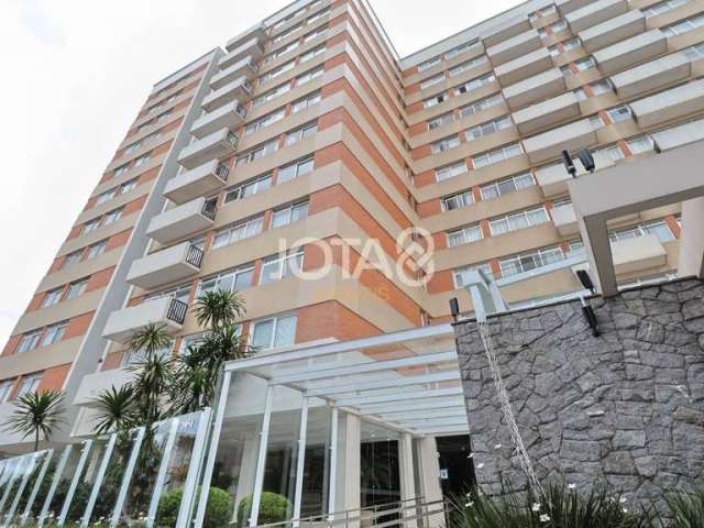 Apartamento 02 quartos - Batel - reformado - J8