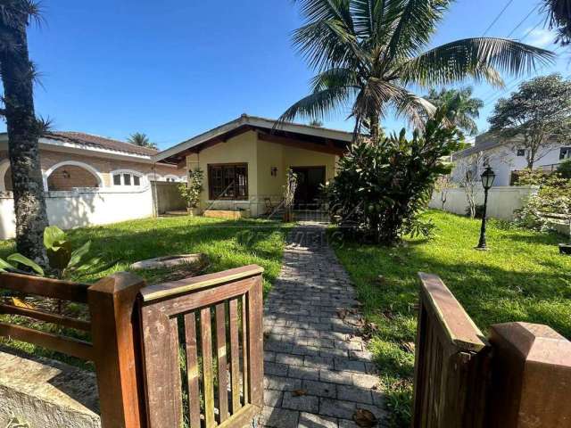 Casa em condomínio fechado com 4 quartos à venda na Praia do Lazaro, Ubatuba  por R$ 1.850.000