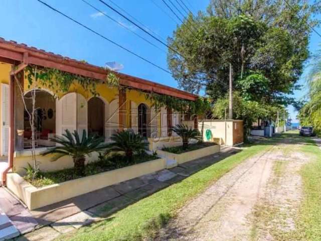 Casa em condomínio fechado com 5 quartos à venda na Enseada, Ubatuba  por R$ 1.850.000