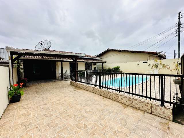 Casa para venda sao 3 Dormitórios sendo 1 suite imóvel com piscina , bairro São Vicente itajai