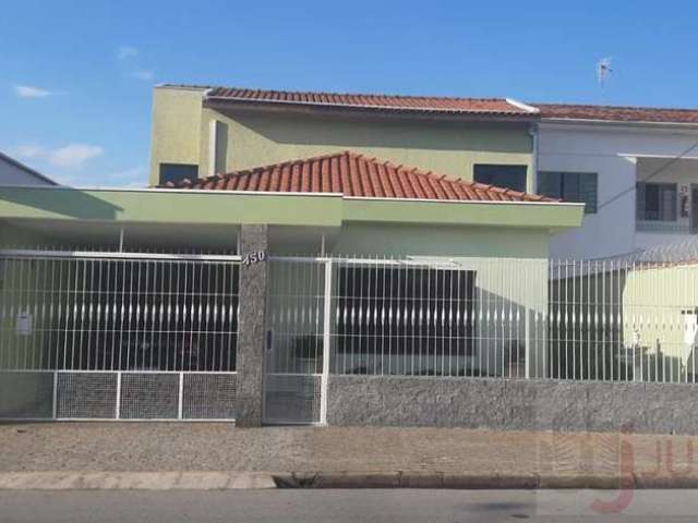 Casa para Venda em Taubaté, Estiva, 3 dormitórios, 2 suítes, 1 banheiro, 3 vagas