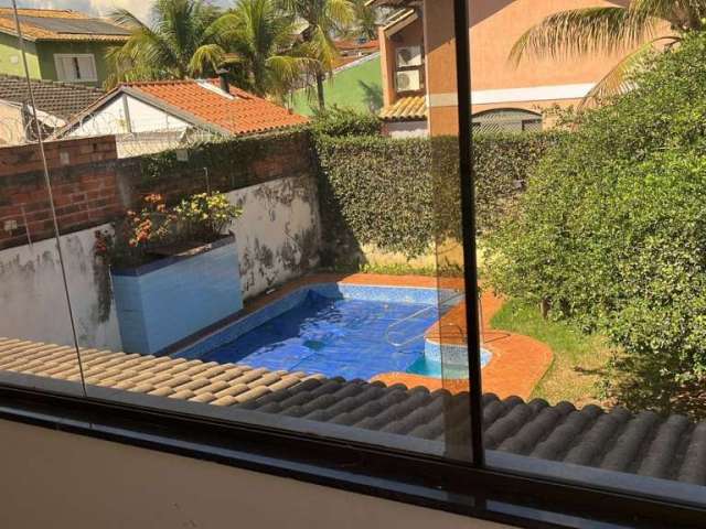 Sobrado a venda de 4 suítes, sendo uma com jacuzzi e closet, mais espaço de lazer com piscina no Go