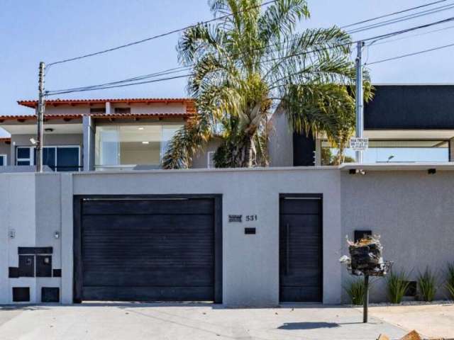 Sobrado à venda, com 4 Quartos, sendo 1 Suíte, com piscina, churrasqueira. Localizado no Parque San