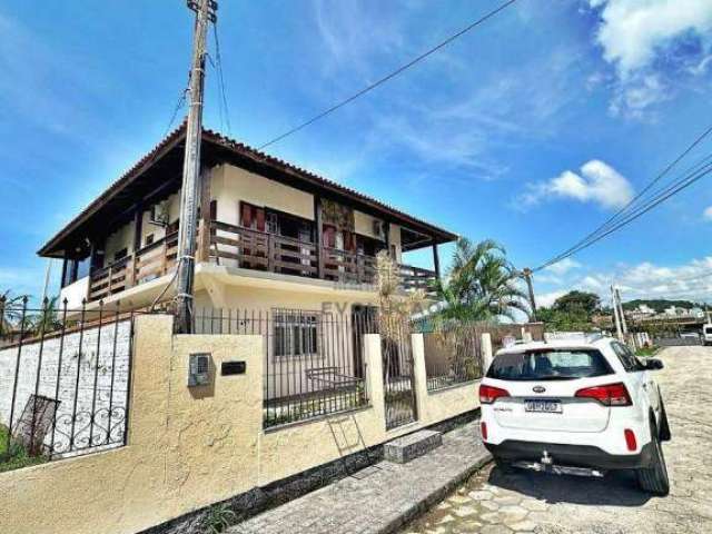 Casa, 4 dormitórios, vagas de garagens, piscina, bairro Forquilhinha, São José/SC