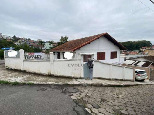 Ampla casa, 3 quartos, 1 suíte, 2 banheiros, 4 vagas, iluminada e arejada. Agronômica, Florianópolis/SC.