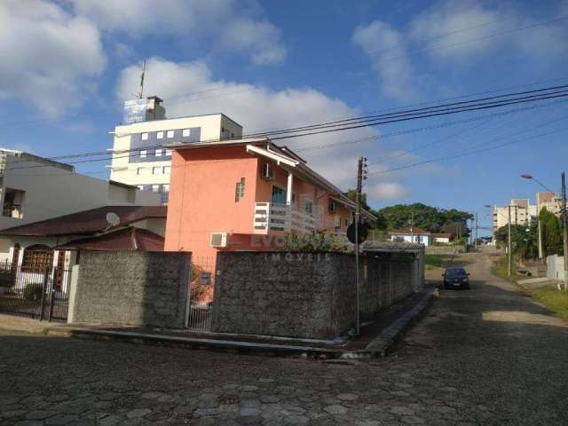 Casa com 3 dormitórios 2 suítes  à venda, 149 m² por R$ 750.000 - Ipiranga - São José/SC