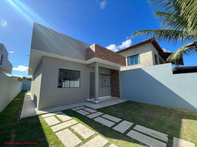 Excelente casa com 02 quartos, sendo 01 suíte, sala, cozinha, banheiro, área de serviço, garagem, ótima localização. Aceita carta de crédito!