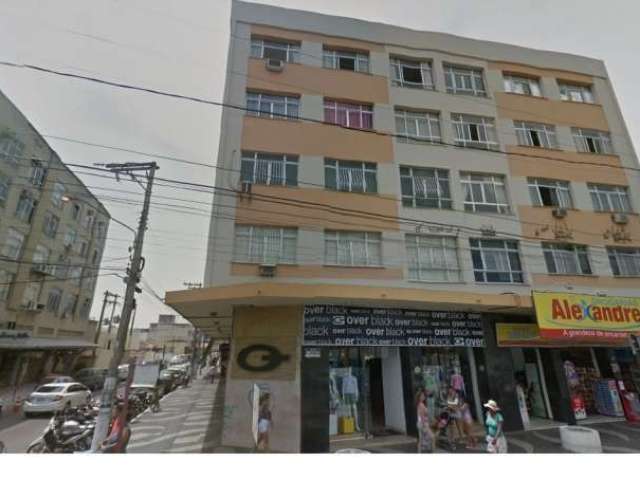 Excelente Apartamento bem amplo com aproximadamente 130m2 , composto por 03 quartos, sala, cozinha, banheiro social, área de serviço, banheiro e quart