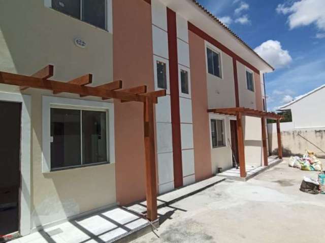 Excelente duplex composto por 02 quartos, sala, cozinha, 02 banheiros,  área de serviço, garagem, ótima localização, aceita carta de crédito