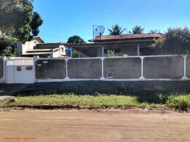 Ótima casa com 03 quartos, sendo 02 suítes, sala, ótima cozinha, banheiro, varanda ao redor da casa, ótimo quintal com 570,00m². Aceita financiamento!