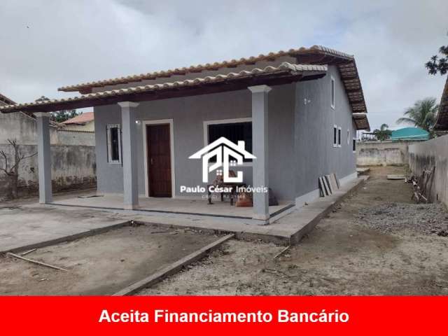 Excelente Casa com 02 Quartos sendo 01 suíte ótima sala excelente cozinha área de serviço varandas garagem ótimo quintal. Local muito tranquilo, próxi