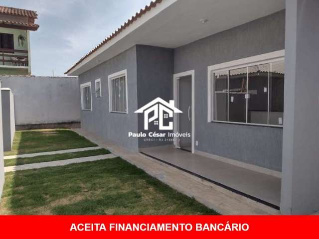 Casa com 03 Quartos sendo 01 suíte ótima sala cozinha banheiro área de serviço varandas garagem ótimo quintal. Aceita financiamento bancário.