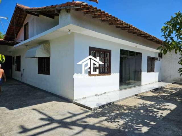 Casa  com 03 Quartos sendo 03 suítes sendo 01 com closet, ótima sala com 02 ambientes cozinha varadas garagem  churrasqueira piscina pomar.