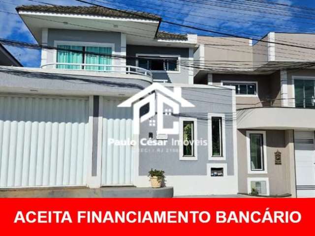 Excelente Casa dúplex de Alto Padrão. Parte superior com 03 Quartos sendo 03 suítes,  01 com closet, todas com varandas e Excelente vista. Parte infer