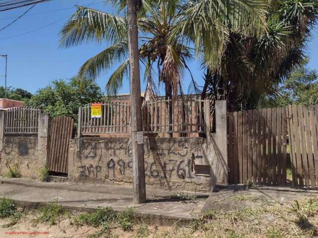 Casa em início de construção, com 02 quartos, sala, cozinha, banheiro, excelente quintal, com planta e projeto aprovado pela prefeitura, ótima localiz