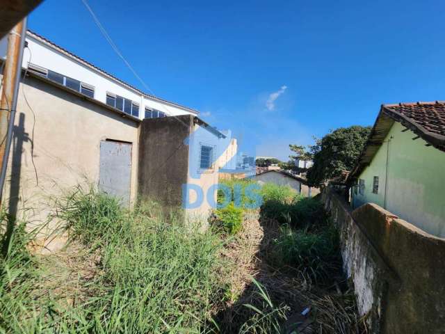 Terreno á venda no Coração de Volta Redonda com excelente topografia e acesso a Rodovia dos Metalúr