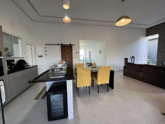 Casa em Condomínio Aphaville - 3 Suítes por R$ 1.490.000