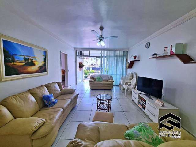 Lindo apartamento, muito amplo, 02 quadras da praia!